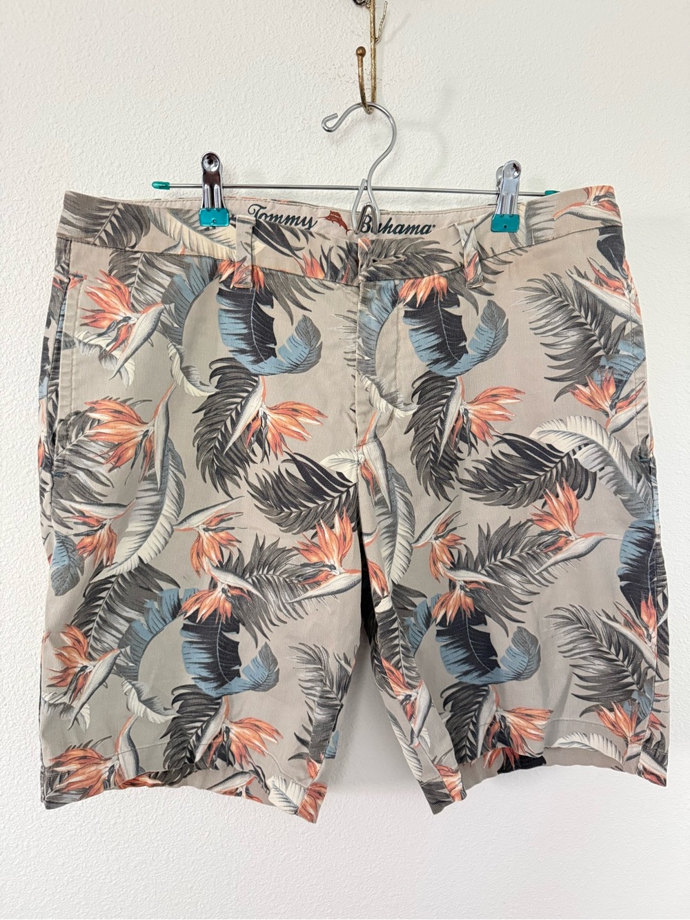 Tommy Bahama Mens 34 Tropical Birds of Paradise Hawaiian Casual Chino Shorts